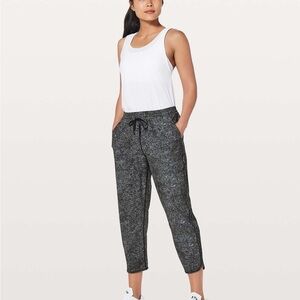 Lululemon Keep It Classic Crop 23" - Size 8